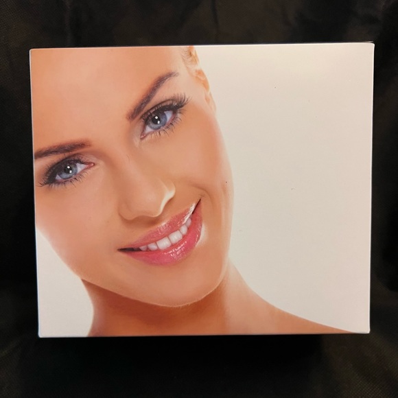 Luminess Airbrush Cosmetics ( Starter Kit ) - Picture 2 of 13